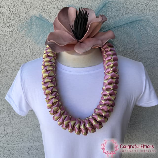 Classic braided ribbon lei in school colors
