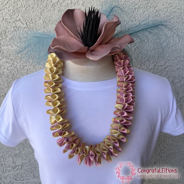 Shampoo ginger ribbon lei with tropical texture